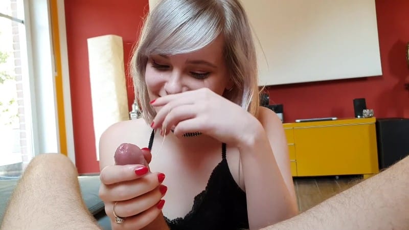 LovlyLuna - Mein erster blowj ob schluc ken o der spu cken 2