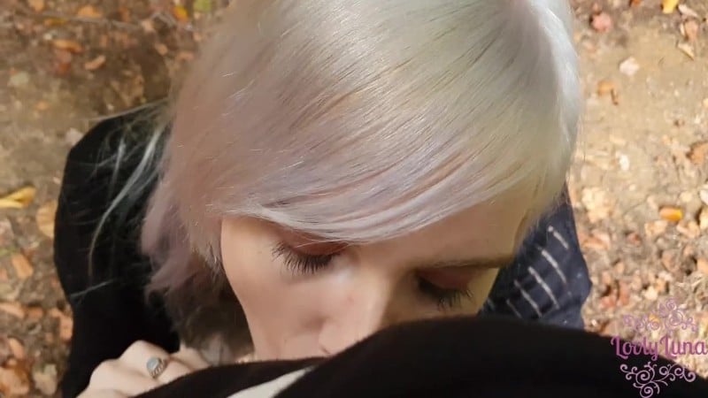 LovlyLuna - Riska nter ffen tlicher Blow job im Wa ld 2