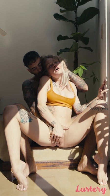 Lustery E1919 Alex And Sammm Stairwell Squirting XXX VERTICAL 1080p 5