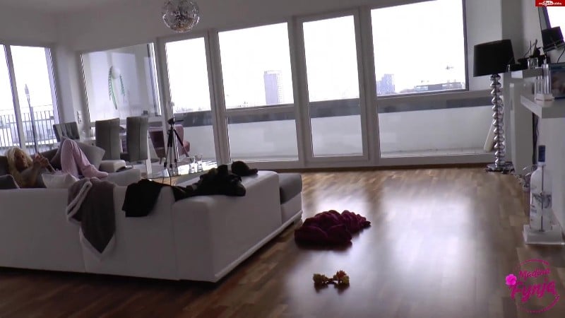 Madina-Fynja - Die Haushalts-Schlampe 1