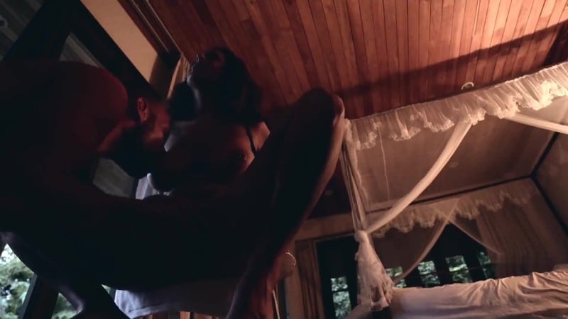 MaraWalks - Geheim-Sextape im Jungle Haus - Kopfüber lutschen, lecken ficken bis er spritzt 2