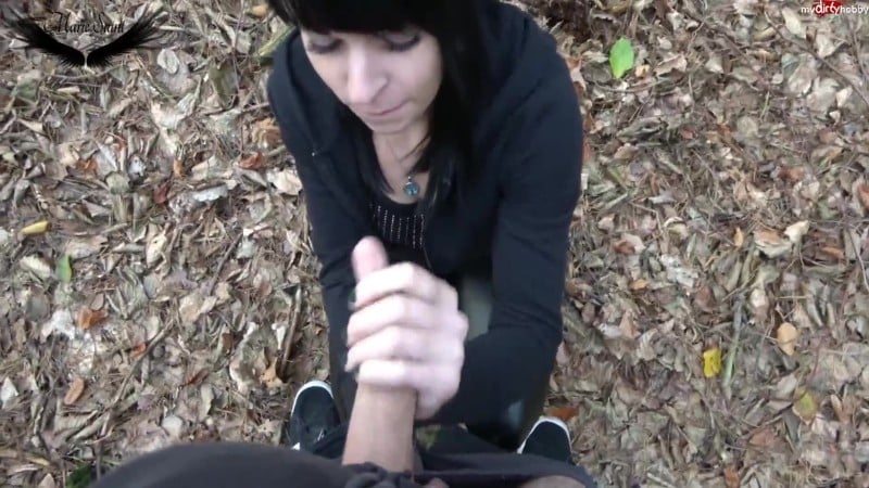 Marie-Saint - Arsch Besamung geiler Wetlook im Wald Pilze suchen mal anders 2