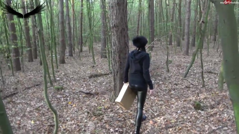 Marie-Saint - Arsch Besamung geiler Wetlook im Wald Pilze suchen mal anders 20