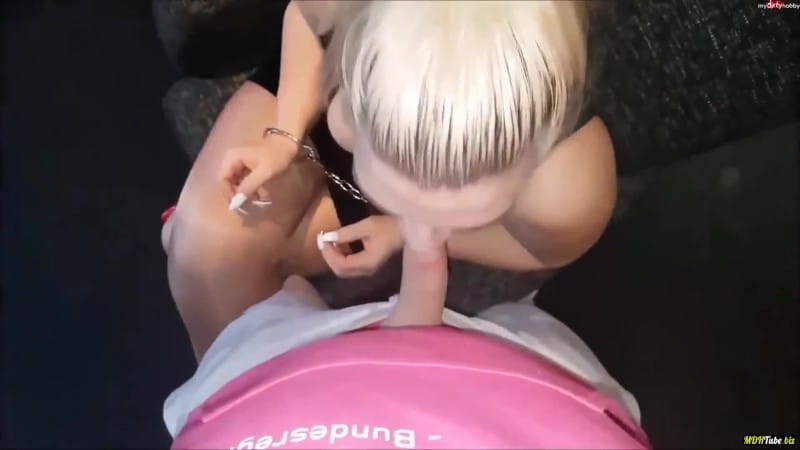 MariellaSun - Latexschlampe blaest in Handschellen 4