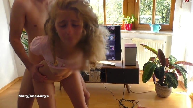 MaryjaneAuryn - Gaming Girl Wird Beim Zocken Zerfickt 5