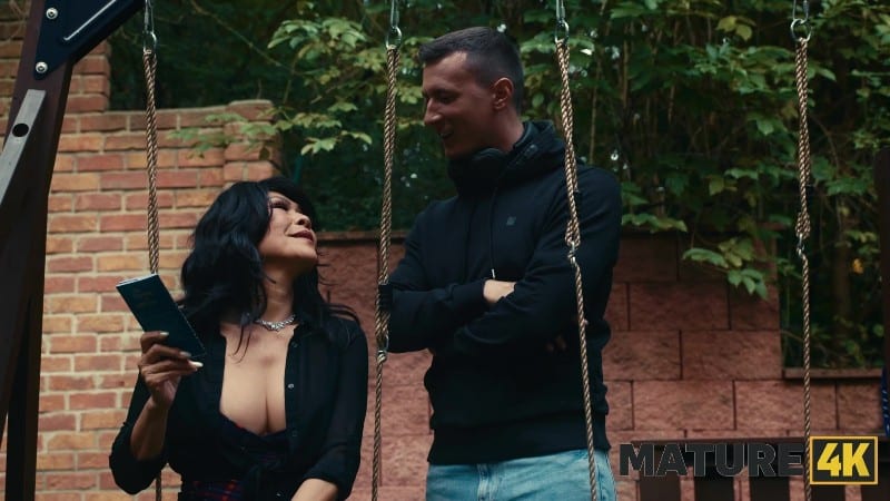 Mature4K 25/09/30 Ms Sexy Saigon FullHD 26