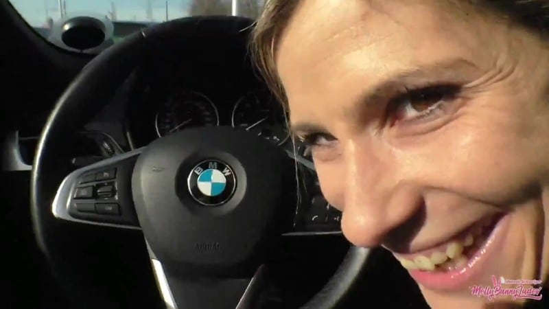 MellyBunnyLuder - Im Carsharing Auto musste ich blasen - Es war das letzte Auto im ganzen Umkreis 4