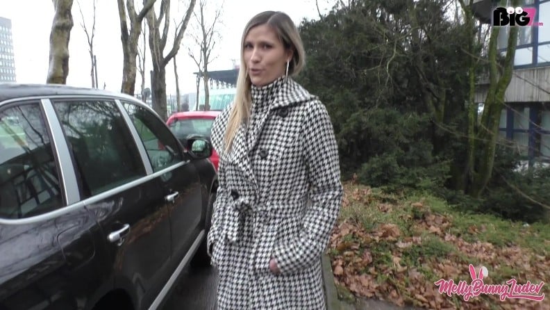 MellyBunnyLuder - Mein 1 Public Blowjob 1