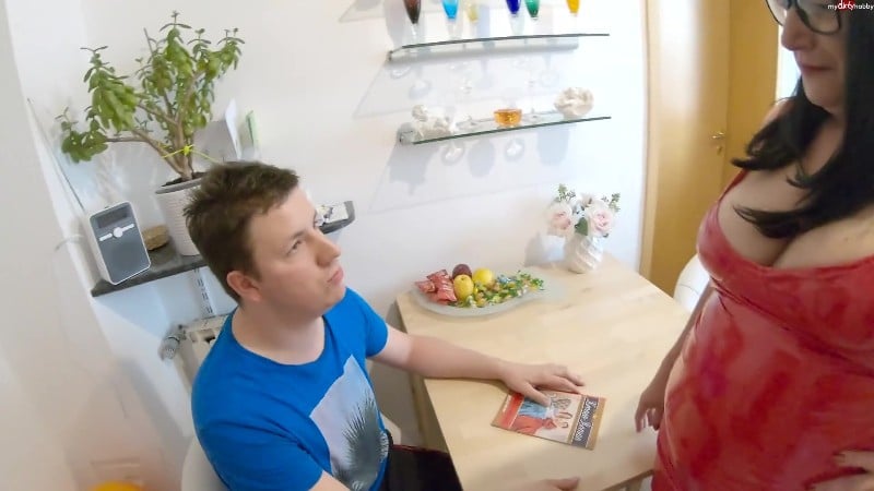 Milfluder Lili - Freund meines StiefSohnes 19J verfuehrt - Ist das verboten 1