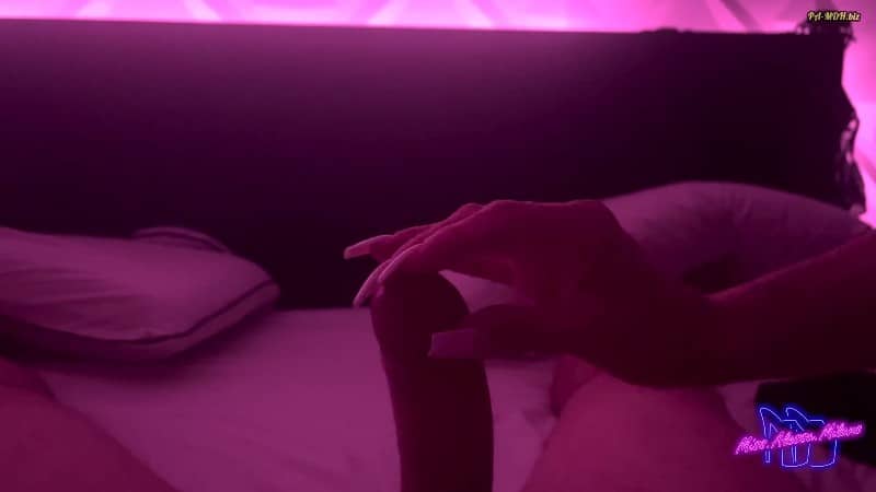 MissAlessaMilano - Boobshow endet mit spontanem Blowjob 3