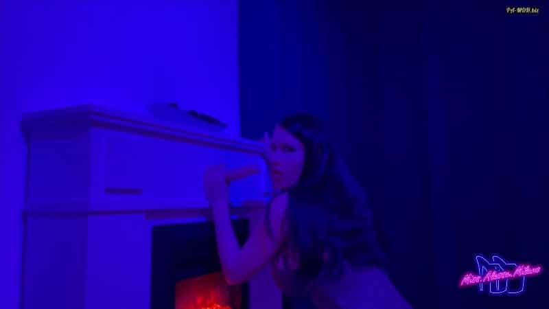 MissAlessaMilano - Saugdildo Deluxe - Blowjob und Fick Show 4