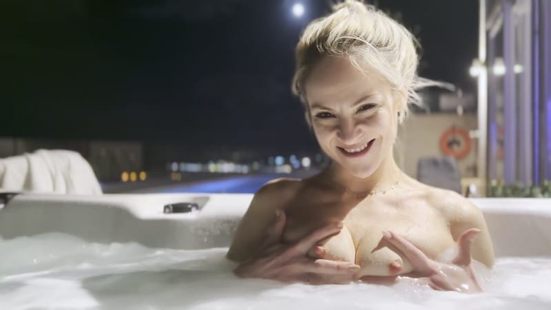 MissDaisyDiamond JOI Titties play in Jacuzzi 1