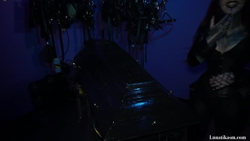 Mistress Lunatika - Electric Play In A Coffin 4