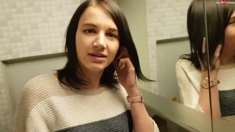 Nyla-Style - Es klopfte an der Toilettentuer im Zug 1