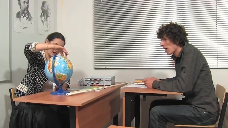 Nylon Milfs - Mein lehrer ist eine schmutzige schlampe 1