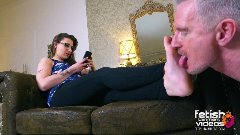 Offer Worship The Feet And Birkenstocks Of The New Trainee Foot Worship With Miss Luciana 4K Uhd Mp4 4