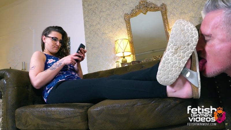 Offer Worship The Feet And Birkenstocks Of The New Trainee Foot Worship With Miss Luciana 4K Uhd Mp4 1