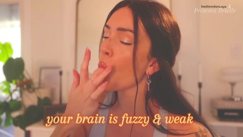 Princess Brielle FinDom FemDom - LIP SPIT TEASE MOUTH WORSHIP 1