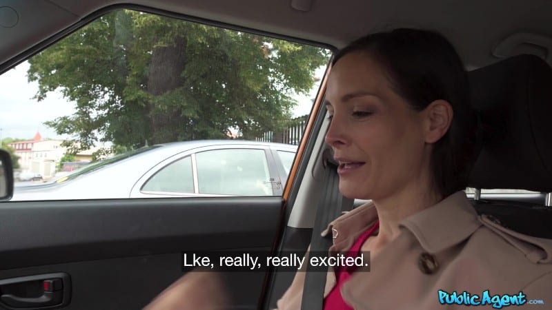 [PublicAgent | FakeHub] 25/11/20 Mia Moone - Shy waitress needs more than tips FullHD 2