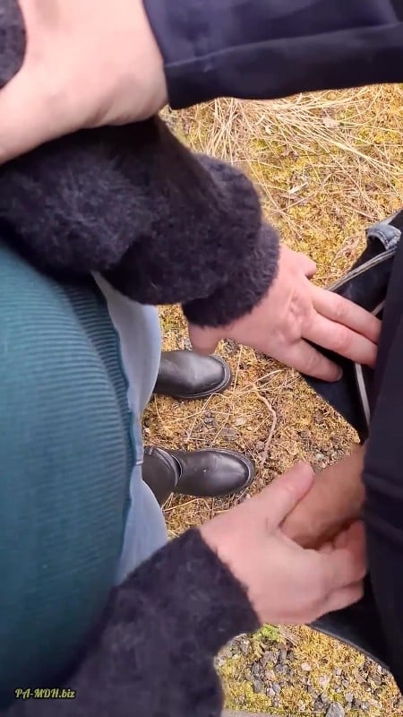 Roxxy undHerrFigsy - Geiler Spaziergang mit Blowjob und abgesahnt 5