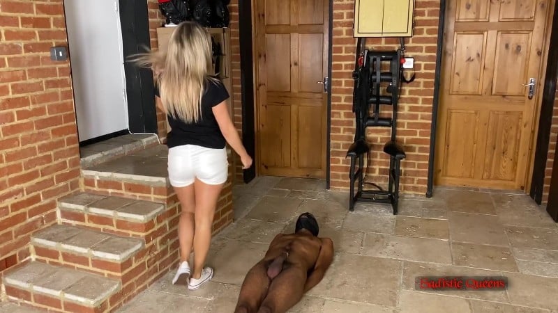 Sadistic Queens - Squishysax - Miss Courtney - Cruel Converse Crushing 3