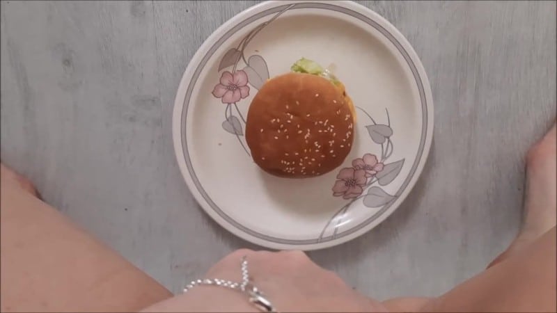 Sally Secret - Mein Leckerer Saftiger Pipi burger 5