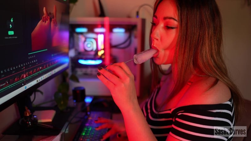 SashaCurves - Giantess For Hire 5