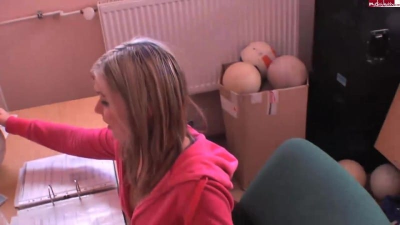 Selina-666 - Rollenspiel - Geile Schulpraktikantin gefickt 1