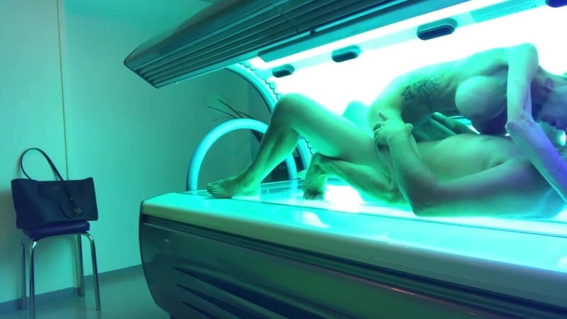 SexxyAngie - Solarium Chef zum Sex verfuehrt 4