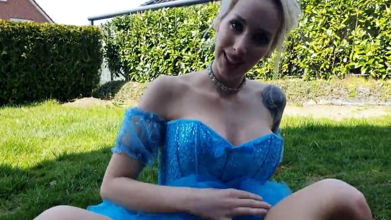 StellaCinderella - Auch Prinzessinen m ssen mal abpissen 2