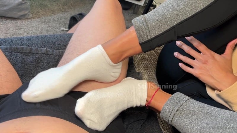 Stillsinning Isabela - Oops My Ankle Socks And Sweaty Feet Made Him Explode All Over My Toes 2