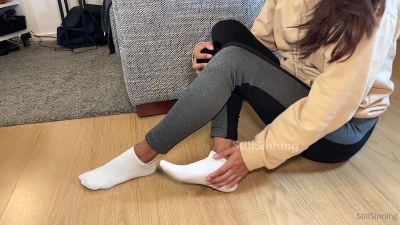 Stillsinning Isabela - Oops My Ankle Socks And Sweaty Feet Made Him Explode All Over My Toes 1