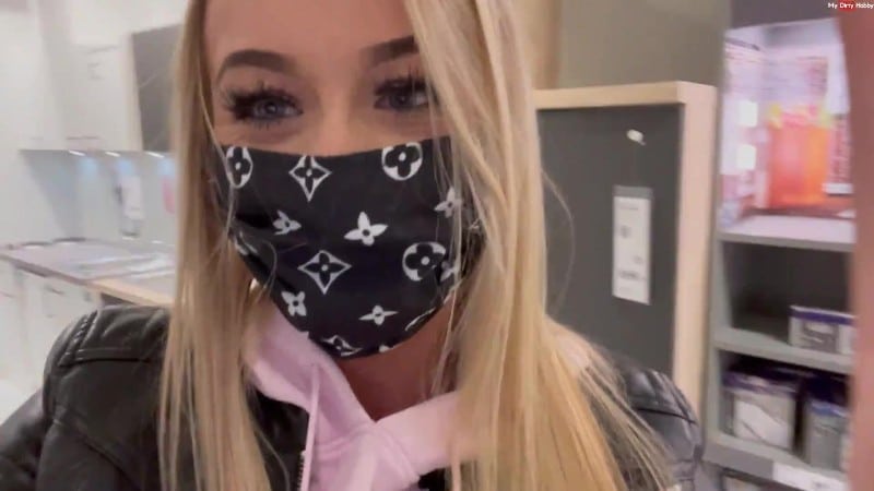 Taiga LaLoca - Dreister Public Piss - Im Moebelhaus 5