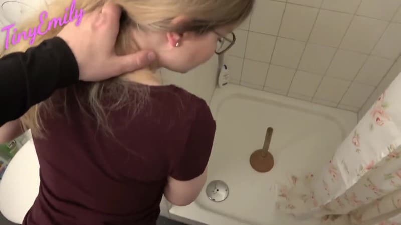 TinyEmily - Hilfe mir ich brauche einen starken Handwerker - Pov AO Creampie 4