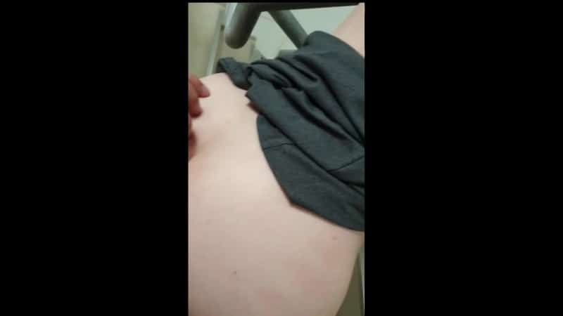 TinyEmily - Privater Usertreff im Treppenhaus gefickt Creampie POV 3