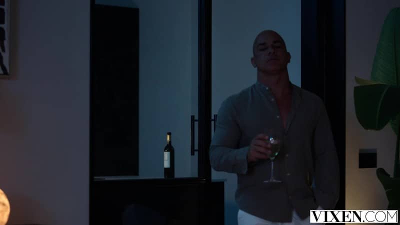 Vixen 25/11/18 Vixi Rafi And Melanie Marie Naughty Besties Have Secret Threesome FullHD MP4-P2P 2