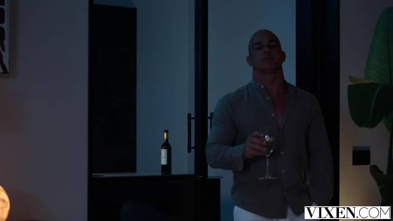 Vixen 25/11/18 Vixi Rafi And Melanie Marie Naughty Besties Have Secret Threesome 4k MP4-P2P 1