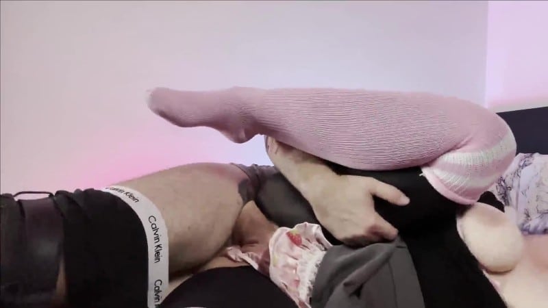 VyvaVega - Gamer Girl benutzt ihren Contro 4