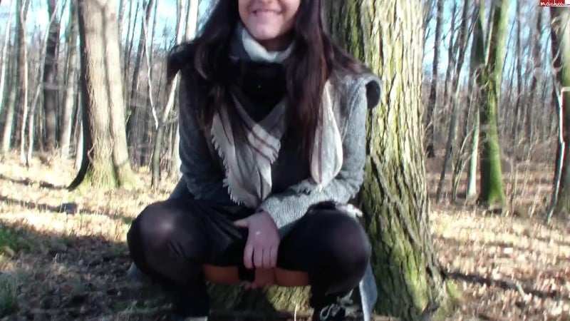 Young-Devotion - Mein erstes mal Outdoor gepisst 2