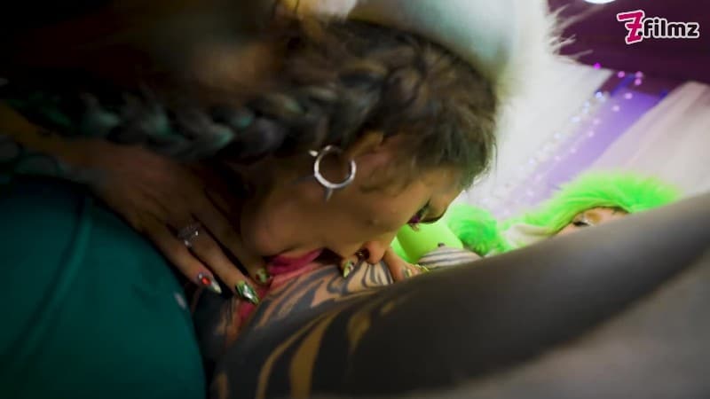 VR | Virtual Reality Porn - January 30, 2026 Z-Filmz - Lesbenorgie - Dildos und Costum - Echte orgasmen von Tattoo Grisl 5