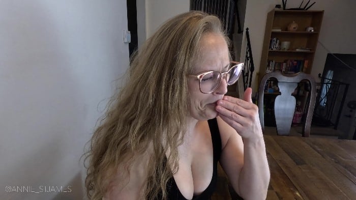 Annie St James - A Risky Stepfamily Reunion (2025-02-22)[2160p] 1