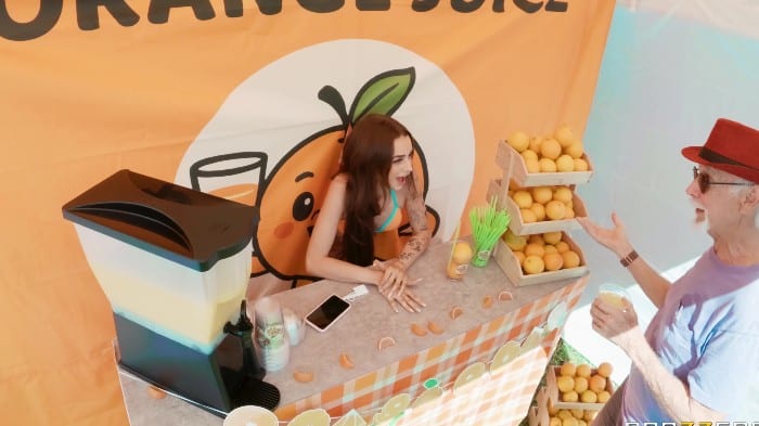 [Brazzers] The Big O Orange Stand - Nikki Nicole [2160p] 25-11-2025 1