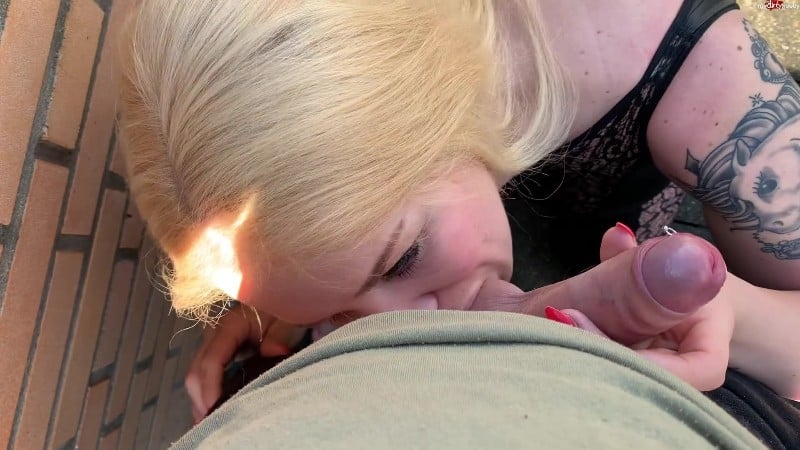 devil-sophie - Auf der Dachterasse mit Fickloch Arschbesamung 4