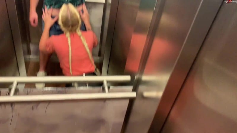 devil-sophie - Aufzugsfick im Hotel - Spritz mir in die Spermafresse 2