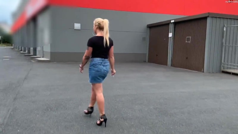 devil-sophie - Autopanne - Der Smoke Fick Blow - Dem Abschlepphelfer den Kopf verdreht 1