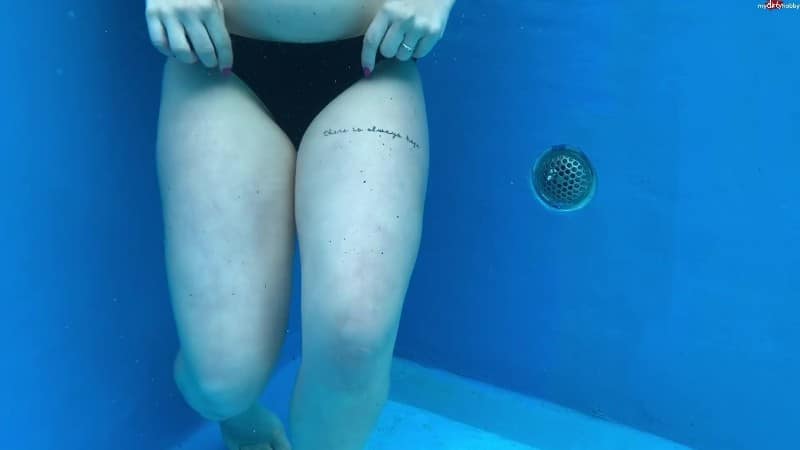 devil-sophie - Der Schwimmbad piss unter Wasser - heut kommst du mit mir plantschen 3