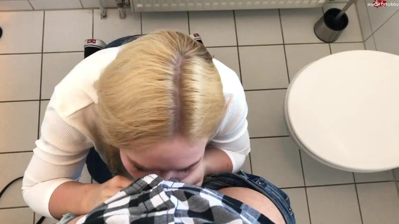 devil-sophie - In der Mittagspause bei ihm im Buero gefickt - Ob seine Kollegen was 2