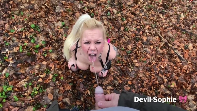 devil-sophie - Nimm mich an die Leine und lass uns Gassi gehen - schenk mir dein leckerlie 3