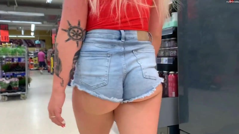 devil-sophie - Pervers Public Gefriertruhe im Lebensmittelladen vollgepisst und Fotzen-Lippenstiftspiele 2