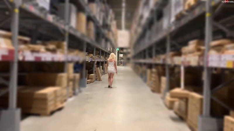 devil-sophie - Pipi im Einrichtungshaus - Ich komme immer wieder und muss so pissen 1